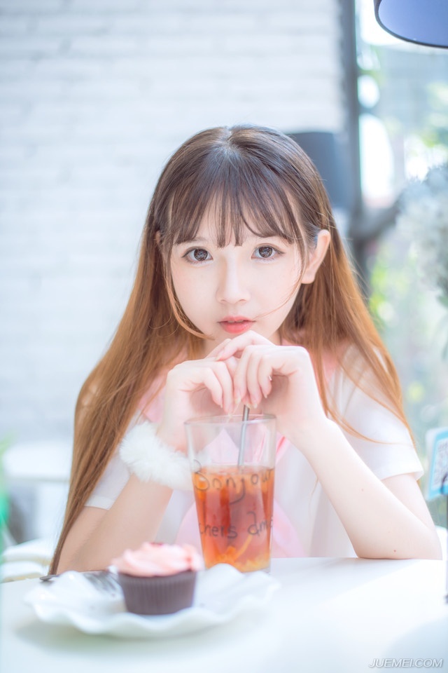 曹操苦笑着点点头，从现场传来的消息，显然不是大规模动兵，而这天底下，有这个能力神不知鬼不觉的靠着小股人马屠杀一百名虎卫外加四百曹刘联军的，恐怕也只有吕布手下，才能出现这样的精锐。